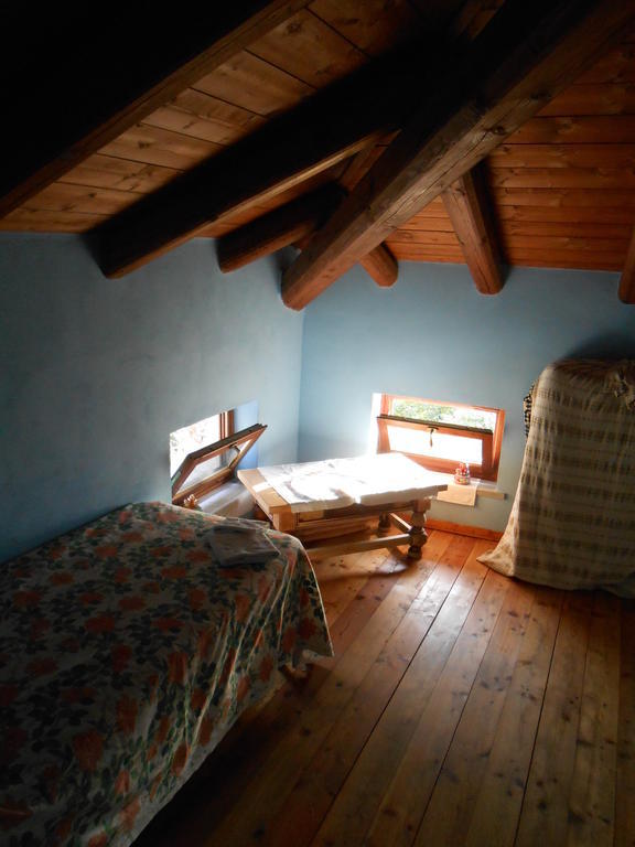 Azienda Agrituristica Risveglio Naturale 바레세 리구레 객실 사진