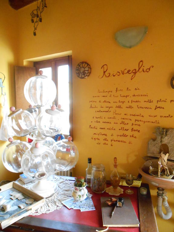 Azienda Agrituristica Risveglio Naturale 바레세 리구레 외부 사진