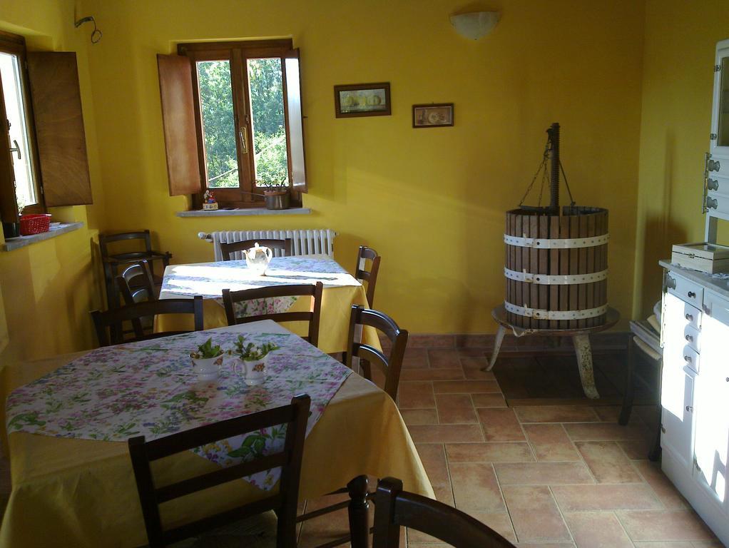 Azienda Agrituristica Risveglio Naturale 바레세 리구레 외부 사진