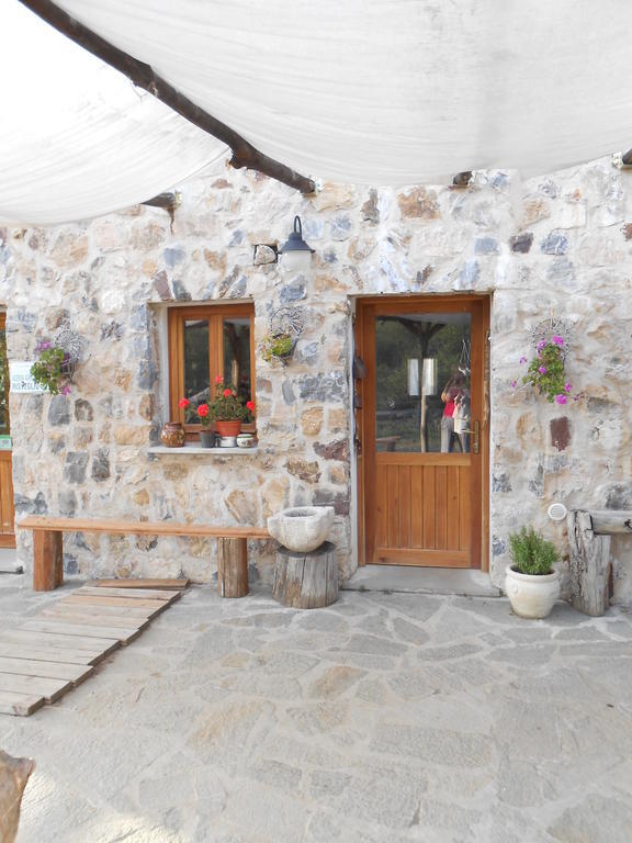 Azienda Agrituristica Risveglio Naturale 바레세 리구레 외부 사진