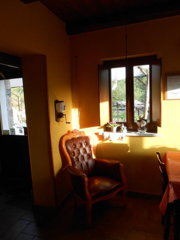 Azienda Agrituristica Risveglio Naturale 바레세 리구레 외부 사진
