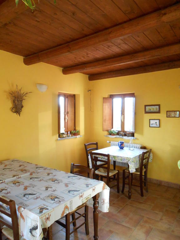 Azienda Agrituristica Risveglio Naturale 바레세 리구레 외부 사진