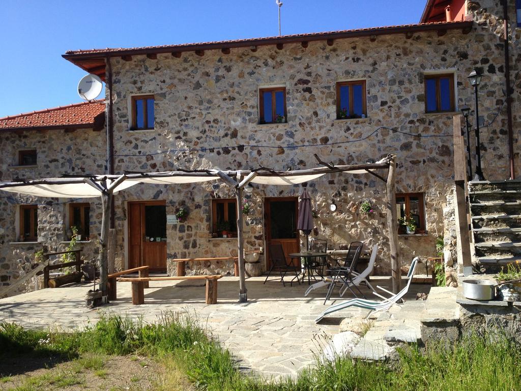 Azienda Agrituristica Risveglio Naturale 바레세 리구레 외부 사진