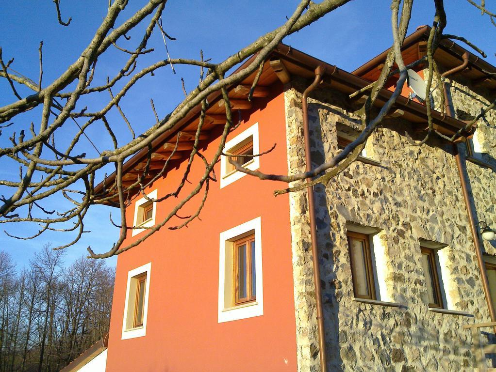 Azienda Agrituristica Risveglio Naturale 바레세 리구레 외부 사진